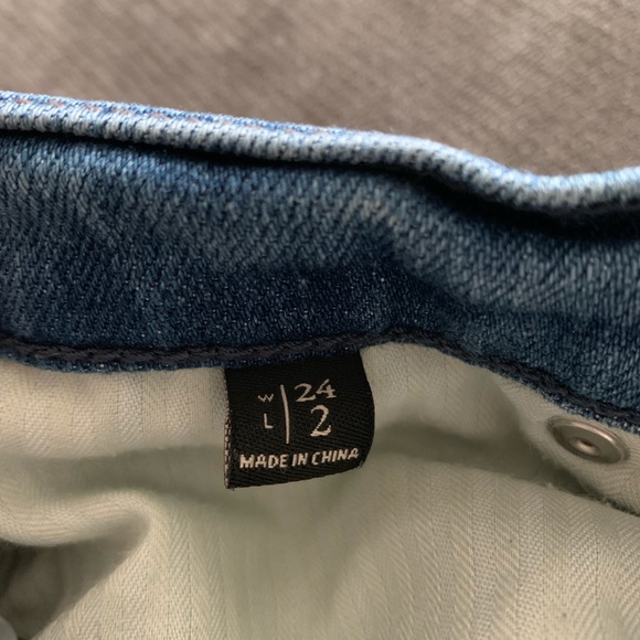 A&F Lightly Distressed Denim Jean Shorts - Picture 3 of 4